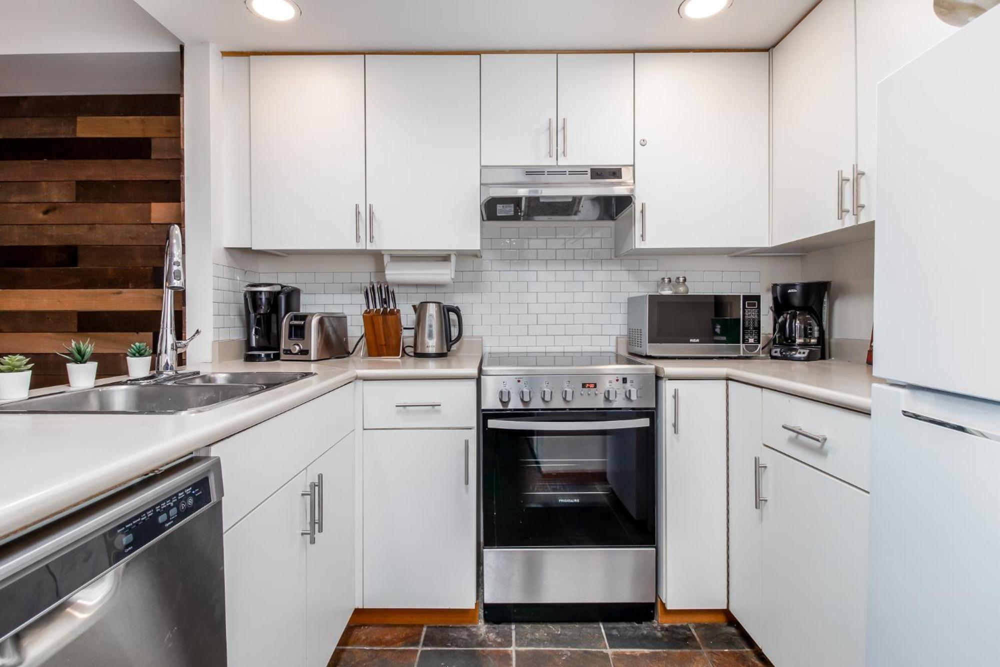 ウィスラーCreekside Slopeside 1Br With Pool, Hot Tub, Bbqアパートメント エクステリア 写真