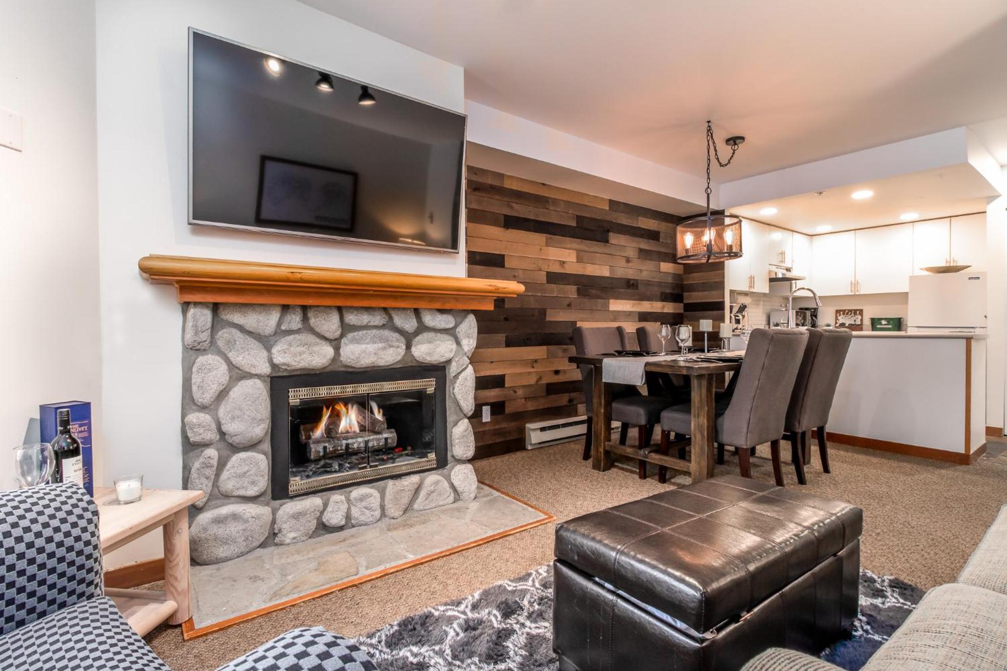 ウィスラーCreekside Slopeside 1Br With Pool, Hot Tub, Bbqアパートメント エクステリア 写真